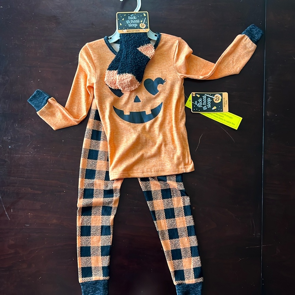 NWT 4T Halloween Pajama set